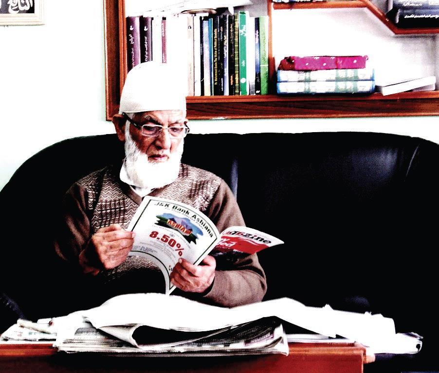 Geelani expresses anguish over loss of lives in cross LoC firing